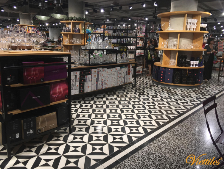 Gạch bông Viettiles sức bền nghệ thuật cho không gian đi lại cao